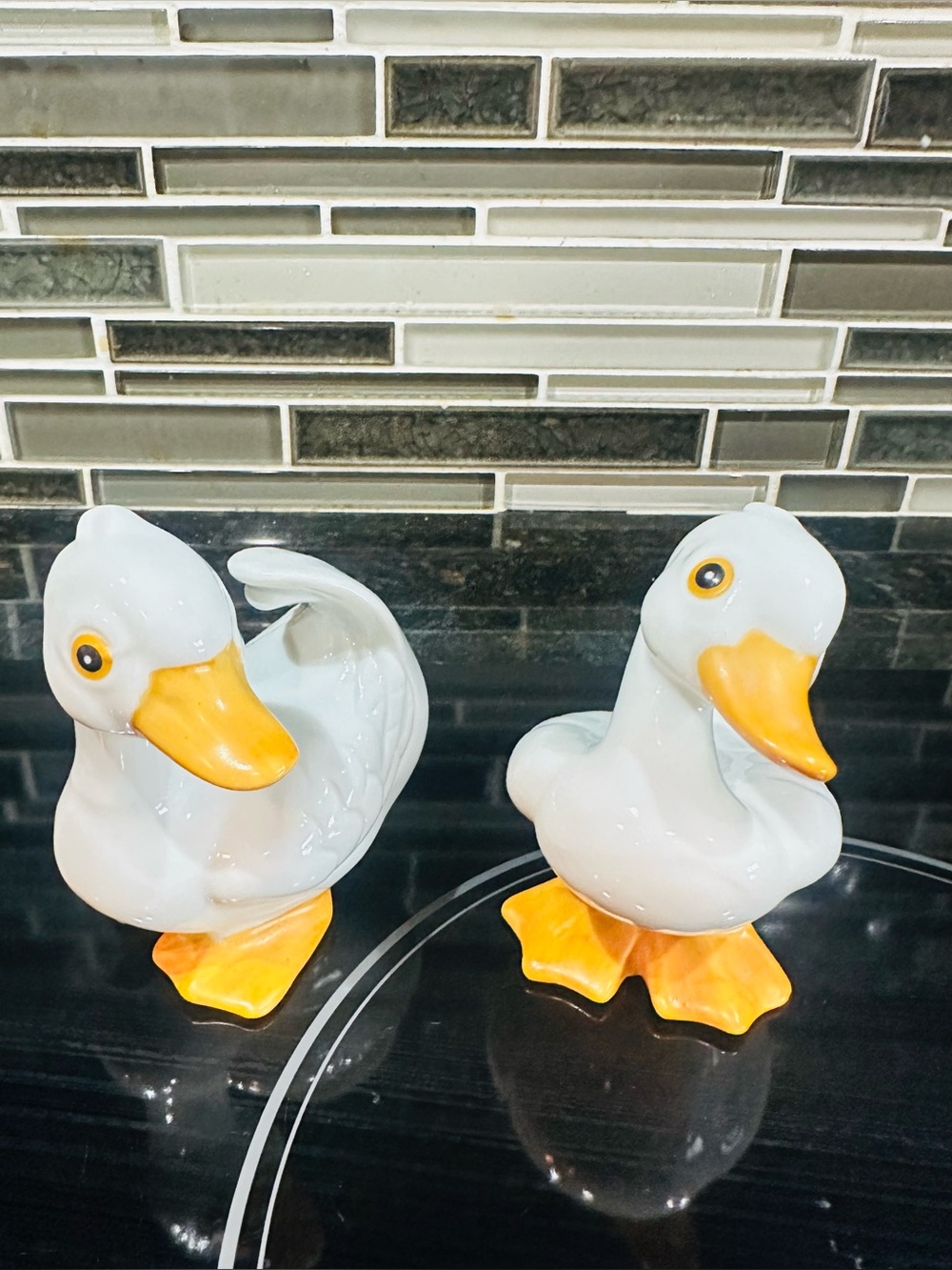 VTG MCM HOMCO Cottagecore White Ceramic Ducklings Figurines (2) 1982